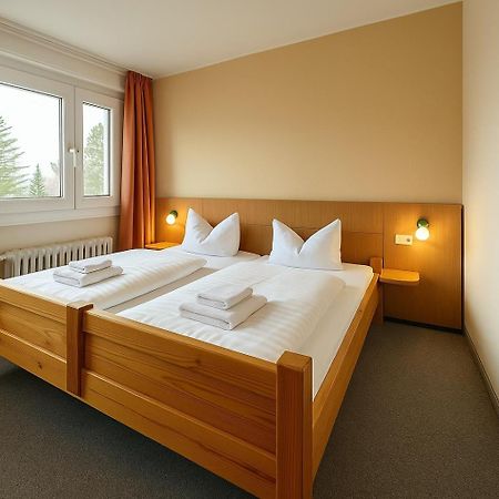 Hotel Am Laerchenberg I Fruehstueck, Wlan, Parkplatz Schirgiswalde-Kirschau المظهر الخارجي الصورة