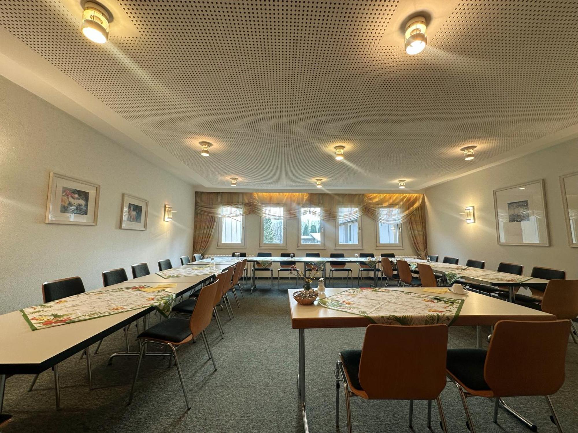 Hotel Am Laerchenberg I Fruehstueck, Wlan, Parkplatz Schirgiswalde-Kirschau المظهر الخارجي الصورة