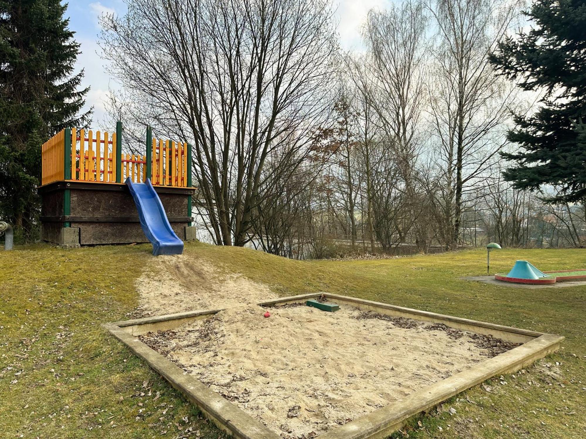 Hotel Am Laerchenberg I Fruehstueck, Wlan, Parkplatz Schirgiswalde-Kirschau المظهر الخارجي الصورة