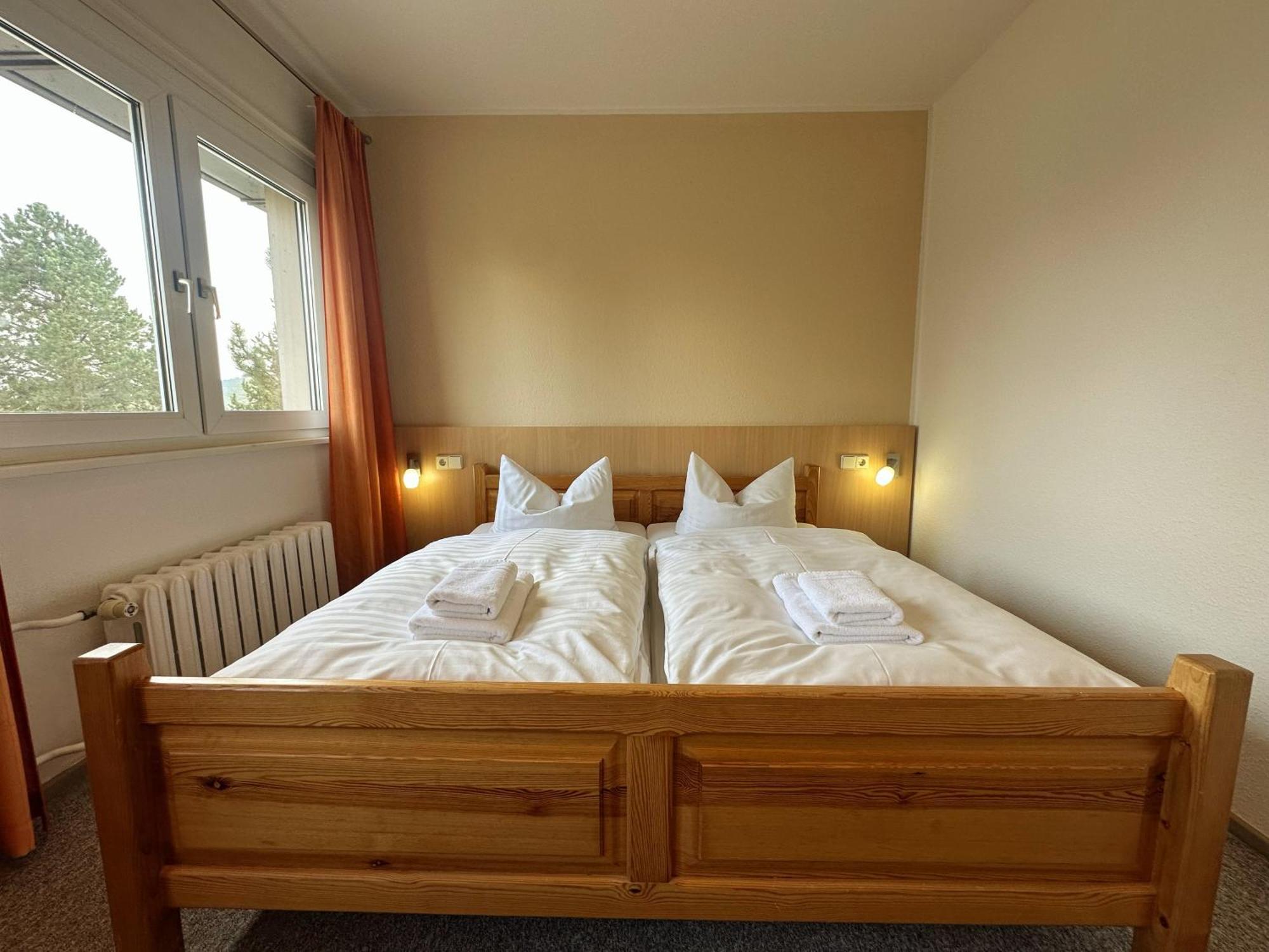 Hotel Am Laerchenberg I Fruehstueck, Wlan, Parkplatz Schirgiswalde-Kirschau المظهر الخارجي الصورة