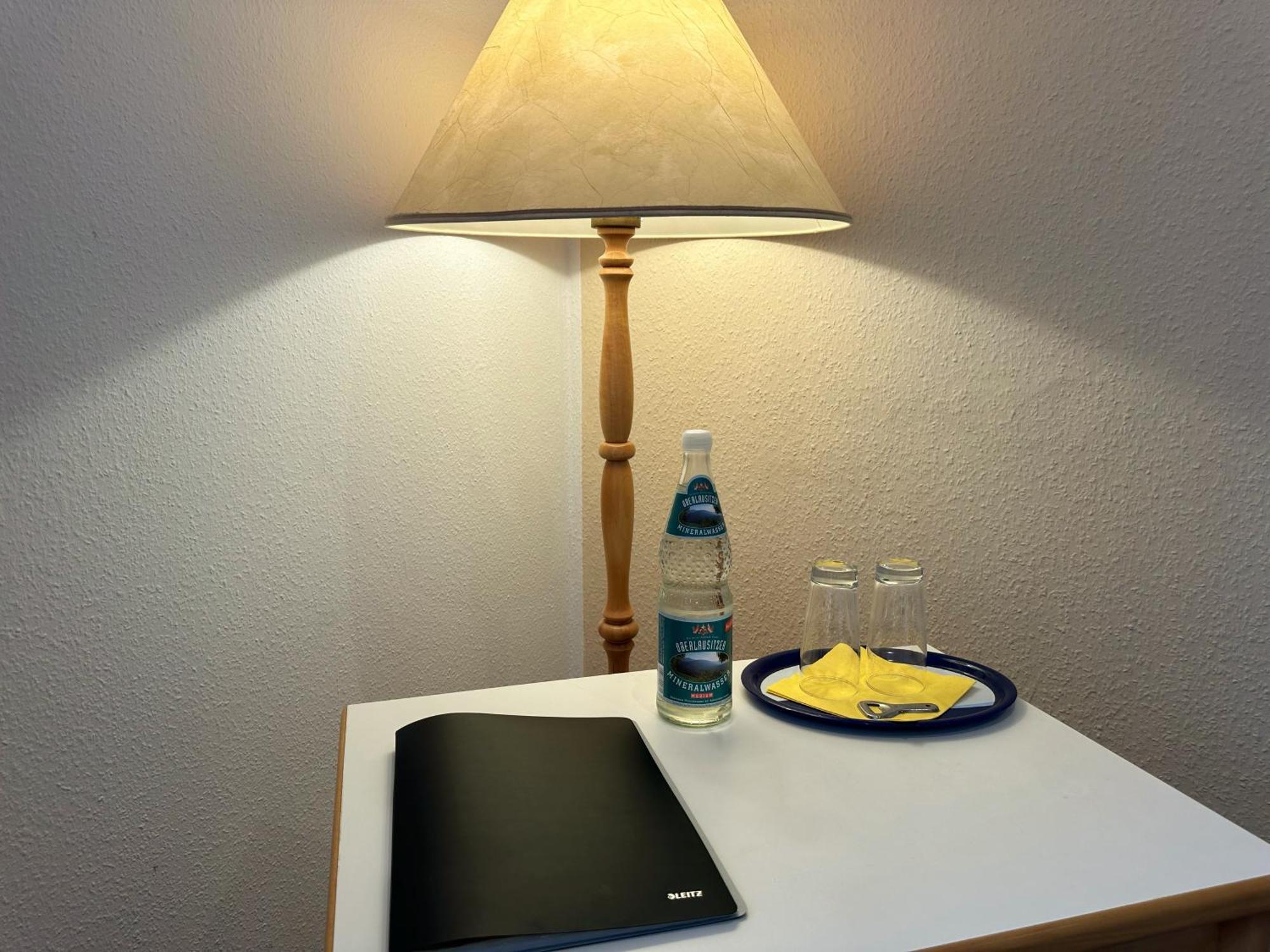 Hotel Am Laerchenberg I Fruehstueck, Wlan, Parkplatz Schirgiswalde-Kirschau المظهر الخارجي الصورة