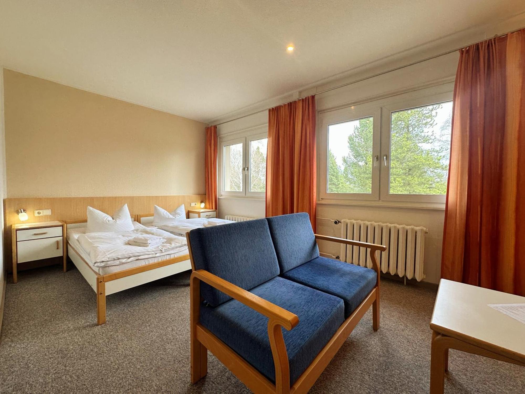 Hotel Am Laerchenberg I Fruehstueck, Wlan, Parkplatz Schirgiswalde-Kirschau المظهر الخارجي الصورة