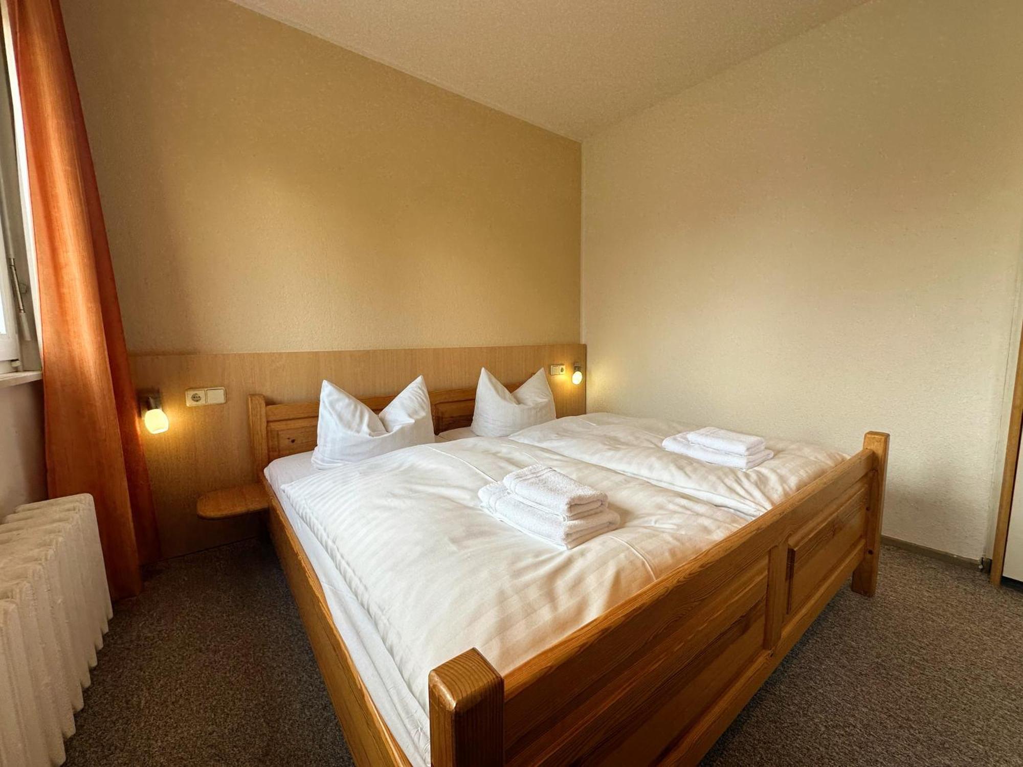 Hotel Am Laerchenberg I Fruehstueck, Wlan, Parkplatz Schirgiswalde-Kirschau المظهر الخارجي الصورة