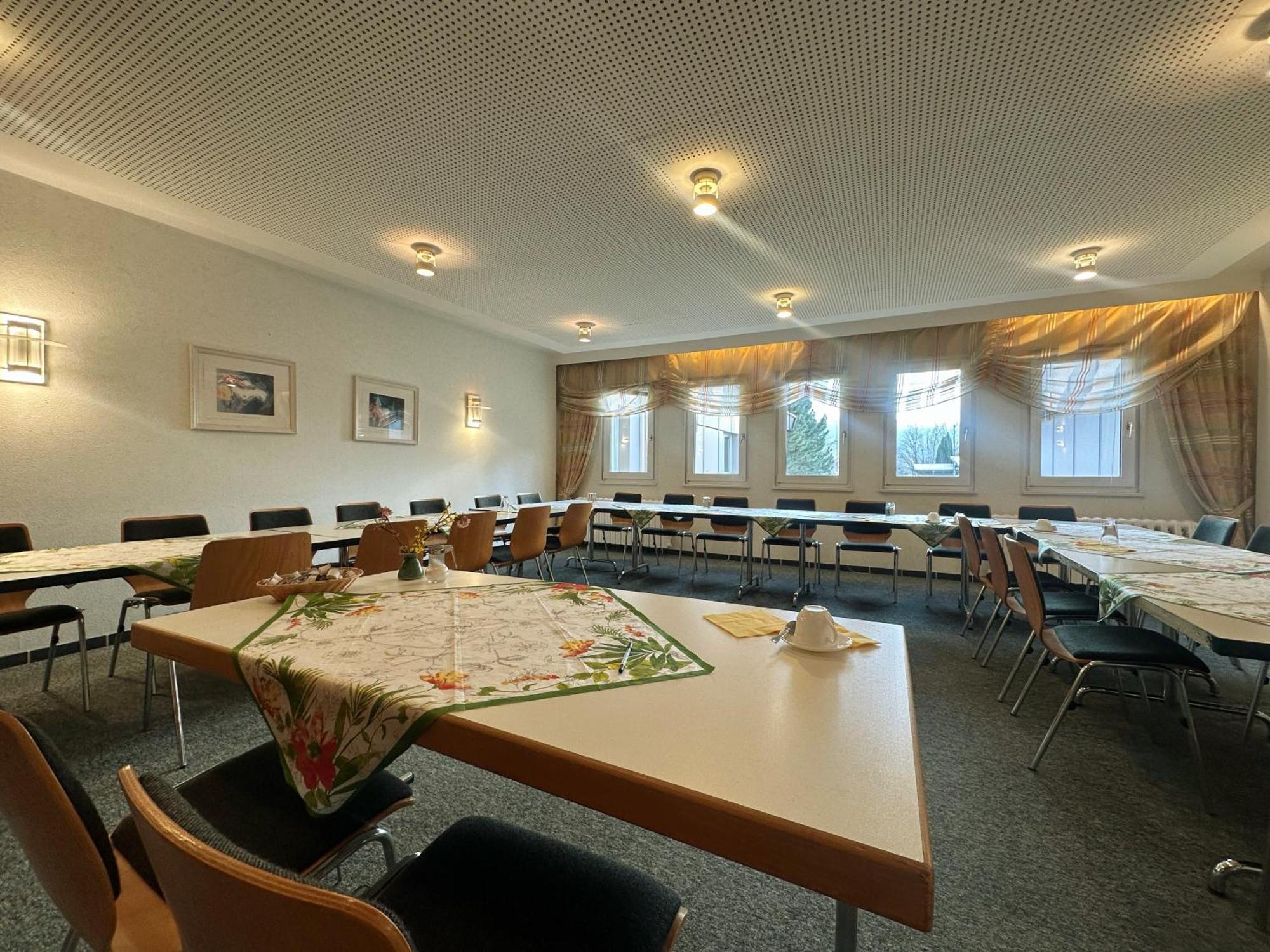 Hotel Am Laerchenberg I Fruehstueck, Wlan, Parkplatz Schirgiswalde-Kirschau المظهر الخارجي الصورة