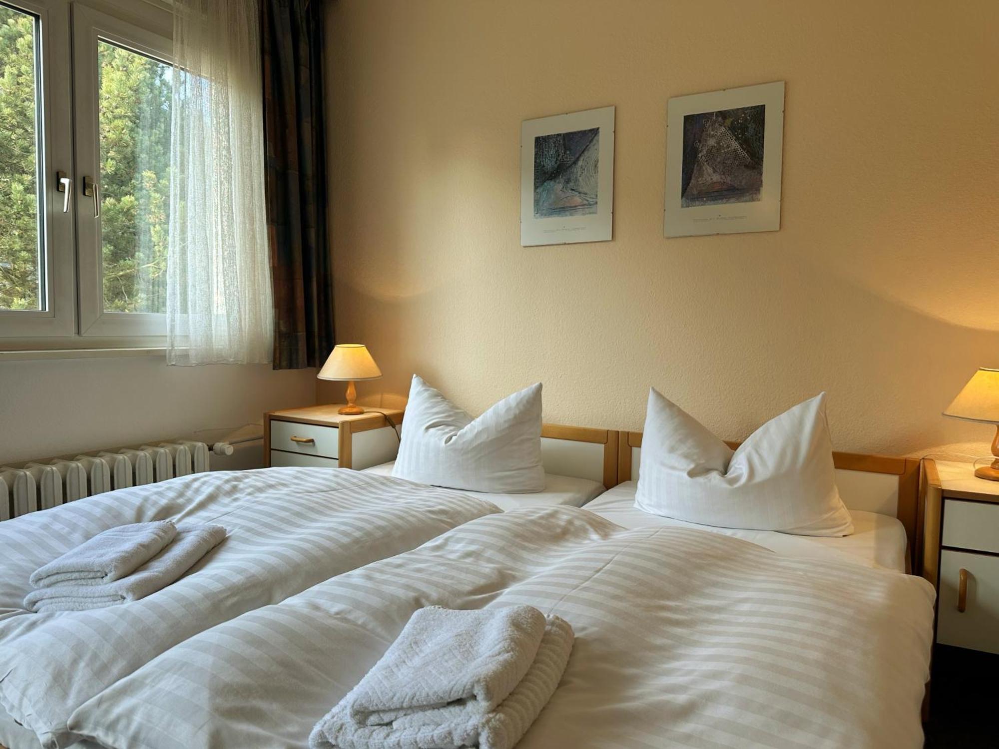 Hotel Am Laerchenberg I Fruehstueck, Wlan, Parkplatz Schirgiswalde-Kirschau المظهر الخارجي الصورة