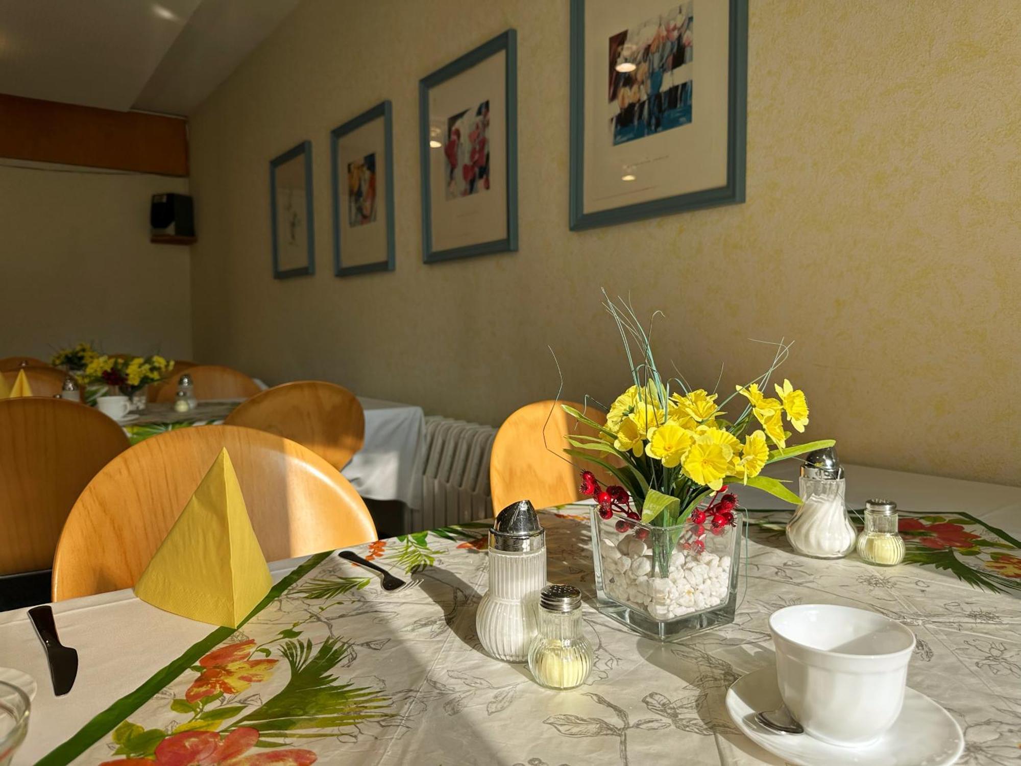 Hotel Am Laerchenberg I Fruehstueck, Wlan, Parkplatz Schirgiswalde-Kirschau المظهر الخارجي الصورة